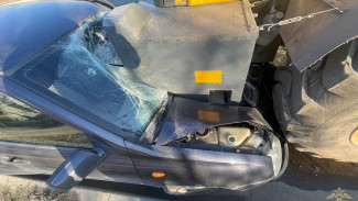 В Самарской области автоледи чудом выжила в ДТП с погрузчиком LGCE