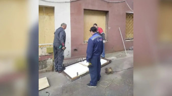 Появились кадры ремонта поврежденного атакой БПЛА роддома под Самарой 