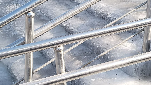 Городские службы Самары из-за гололеда перешли на усиленный режим