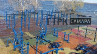 В Самаре спортплощадка у речного вокзала ушла под воду 18 апреля