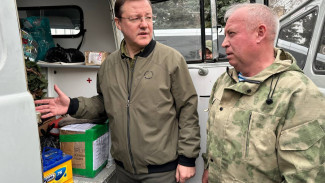 Губернатор Дмитрий Азаров передал дополнительную технику бойцам СВО