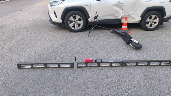 Под Самарой 12-летнего ребёнка на электросамокате госпитализировали после ДТП с Toyota RAV4