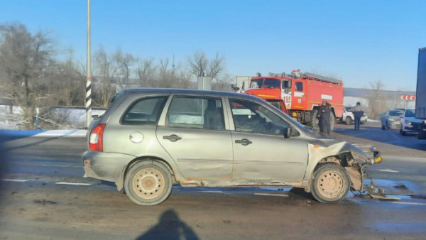 В Самарской области на трассе М-5 столкнулись Lada Kalina и Hyundai Solaris