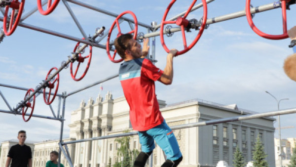 Чемпионат России по гонкам с препятствиями прошёл в Самаре на площади Куйбышева