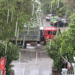 Мощная гроза с градом и молниями обрушилась на Самару 26 мая