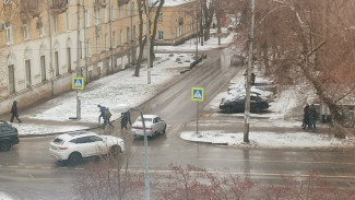 Самарских водителей предупредили об опасных дорогах из-за снегопада