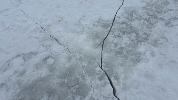 Самарцев предупреждают: весенний лед коварен — соблюдайте правила безопасности
