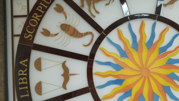 Гороскоп на 13 декабря: астрознаки получат важные сообщения во второй половине дня