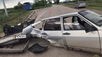 В Самарской области в лобовом ДТП пострадал водитель ВАЗ-2107