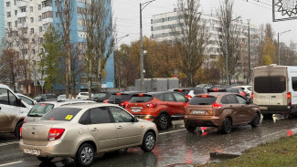 Авария на Ново-Садовой парализовала утреннее движение в Самаре