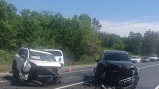 В Волжском районе Самарской области столкнулись три иномарки, есть пострадавшие