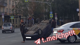 "Мордой" в пол: в Тольятти утром 28 августа произошло ДТП с перевертышем