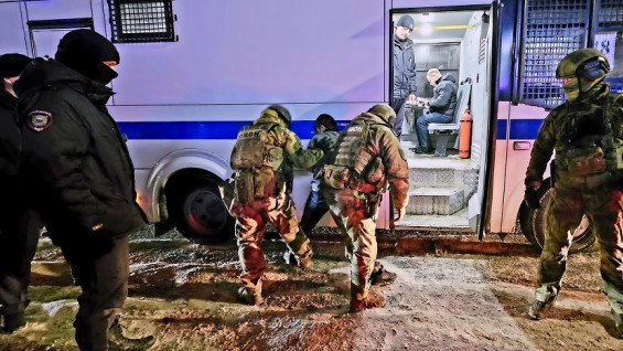 В Самаре силовики накрыли ночное заведение: более 30 человек проверены