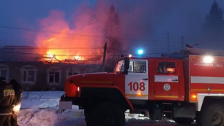 Вечером 4 января 2026 года в селе Кинель-Черкассы вспыхнул частный дом 