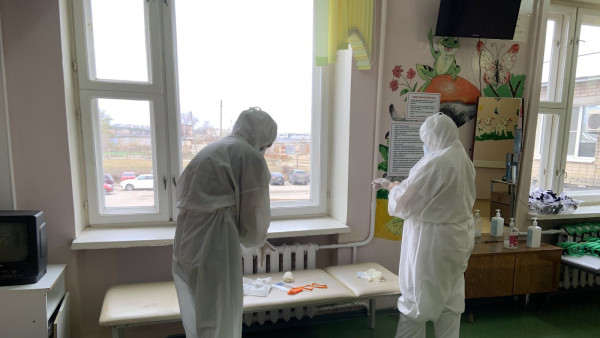 В Тольятти медики "Красной зоны" работали в контрафактных защитных костюмах