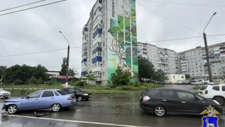 13-летний подросток пострадал в столкновении Honda Fit Hybrid и ВАЗ 21102 под Самарой