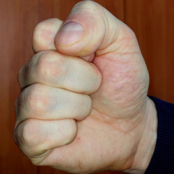 Полиция устанавливает участников драки возле самарской школы №141