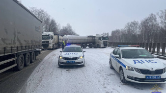 Автоцистерна заблокировала трассу М-5 под Самарой