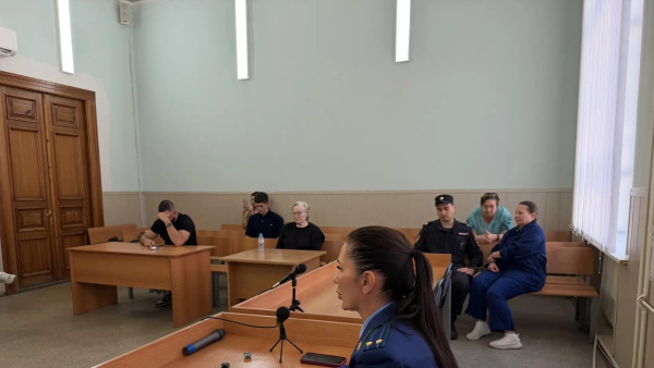 В суде по делу Тарховой проверили слышимость сабельной пилы в соседних квартирах