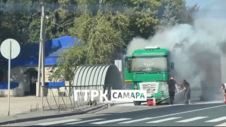 На трассе М-5 под Самарой загорелась фура 27 сентября
