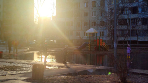 В Самаре на детской площадке скончался мужчина