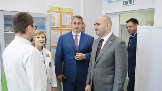Вячеслав Федорищев оценил работу новой детской поликлиники в Самаре