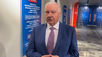 Академик РАН Виктор Сойфер в стенах ГТРК "Самара" поздравил медиков Самарской области