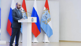 В Самаре в День Конституции РФ Вячеслав Федорищев вручил госнаграды жителям