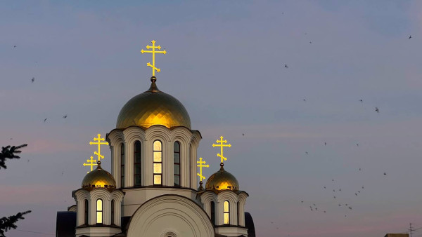 Воздвижение Креста Господня в 2025 году: от истории обретения до современных традиций