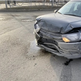 В Самаре Lada Granta не уступила дорогу и сбила пассажирку