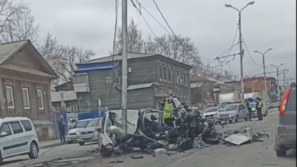 Появилось видео с места страшного ДТП с автомобилем каршеринга у Фрунзенского моста в Самаре