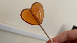 Самарцам раскрыли всю правду о леденцах на палочках 