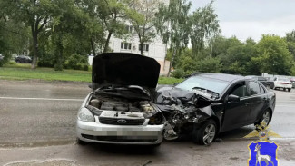 В Самарской области пожилой водитель Lada Priora погиб в столкновении с Mitsubishi