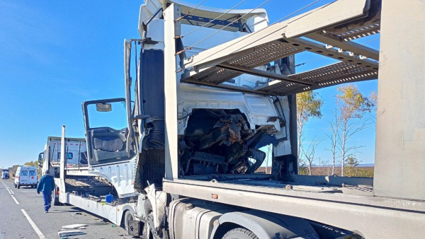 В Самарской области 30 сентября столкнулись два грузовика-тягача 