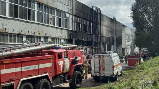 Под Самарой загорелся завод по производству полиэтиленовой пленки