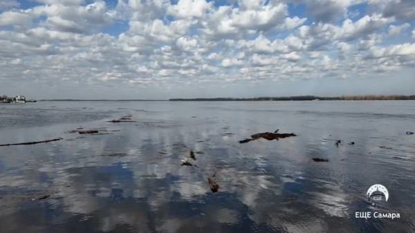 Вода у края набережной: в Самаре начало затапливать городские пляжи