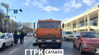 В Самаре пешеход погиб под колесами KAMAZ у Дворца Спорта: фото