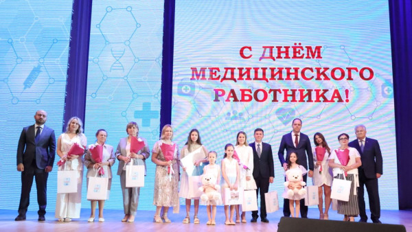 В Самаре в преддверии Дня медработника отметили заслуги медиков