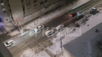 На улице Гаражной в Самаре 10 января произошел мощный прорыв трубы 