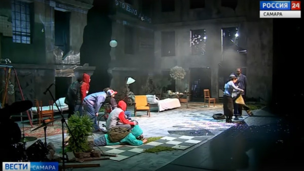 На сцене СамАрта состоялась мировая премьера культового романа 