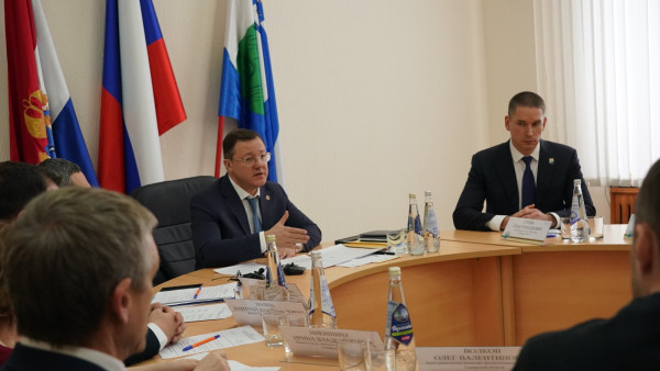 Перспективы развития Жигулевска губернатор Дмитрий Азаров обсудил на встрече с руководителями предприятий города