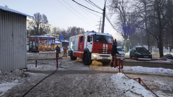 В Самаре загорелся рынок на пересечении Московского шоссе и Ново-Вокзальной 25 января