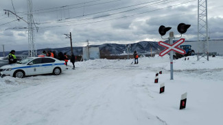 Не проскочил: в Самаре ВАЗ-2110 попал под электричку