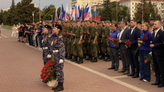 В Самаре прошла акция «Свеча памяти» у Вечного огня в преддверии 22 июня
