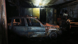В Самарской области 13 января сгорел гараж с двумя авто