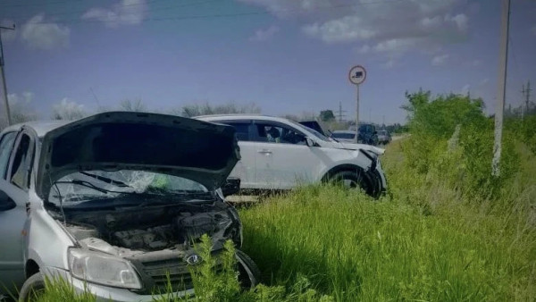 Под Самарой при лобовом ДТП госпитализированы двое пострадавших