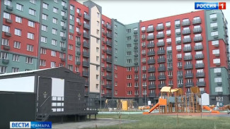  В Самаре вручили ключи от новых квартир 15 детям-сиротам 