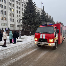 В Самаре из здания облправительства эвакуировались 150 человек