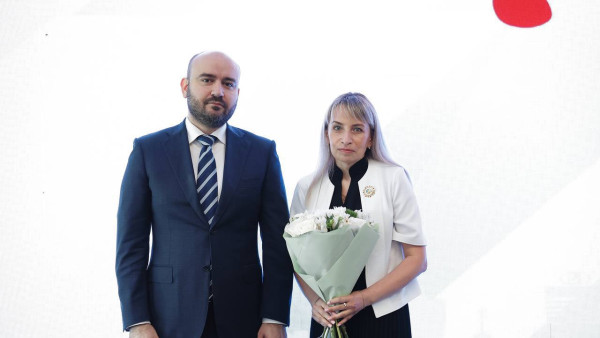 В преддверии Дня социального работника Вячеслав Федорищев вручил региональные награды лучшим сотрудникам отрасли