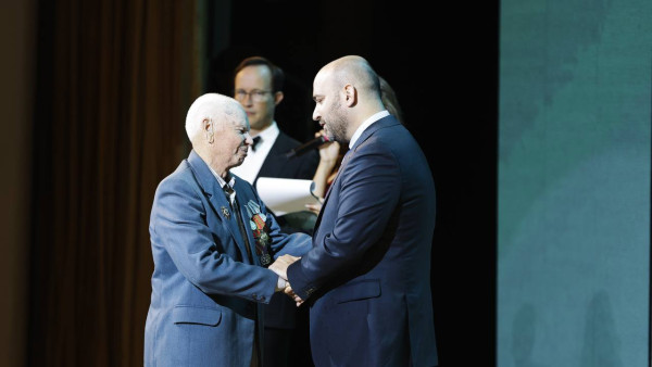 Вячеслав Федорищев наградил лучших финансистов региона